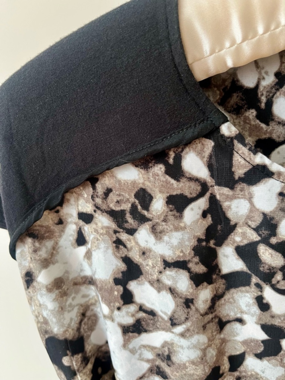 Mossimo Mod/Retro Black, Taupe and White Abstract Print Mini Dress US M - Picture 5 of 15